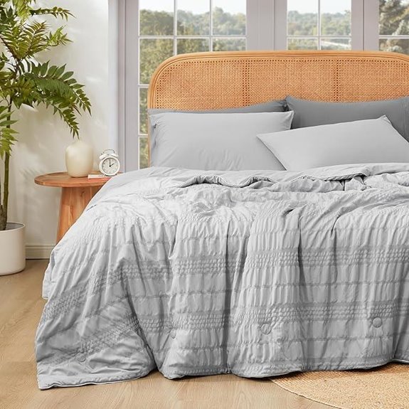 Cozy Bliss Seersucker Cooling Queen Comforter